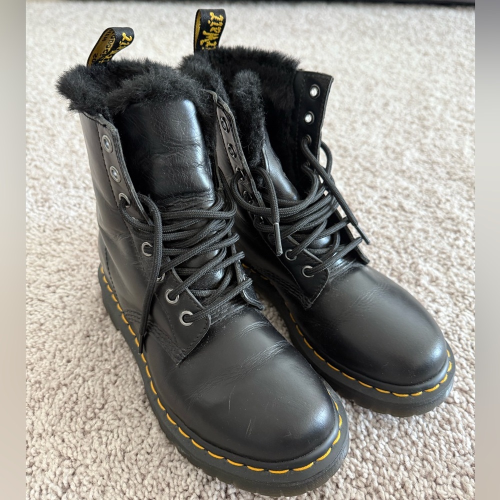 Authentic Women’s Dr. Martens - 1460 Serena faux fur lined - size 6 US